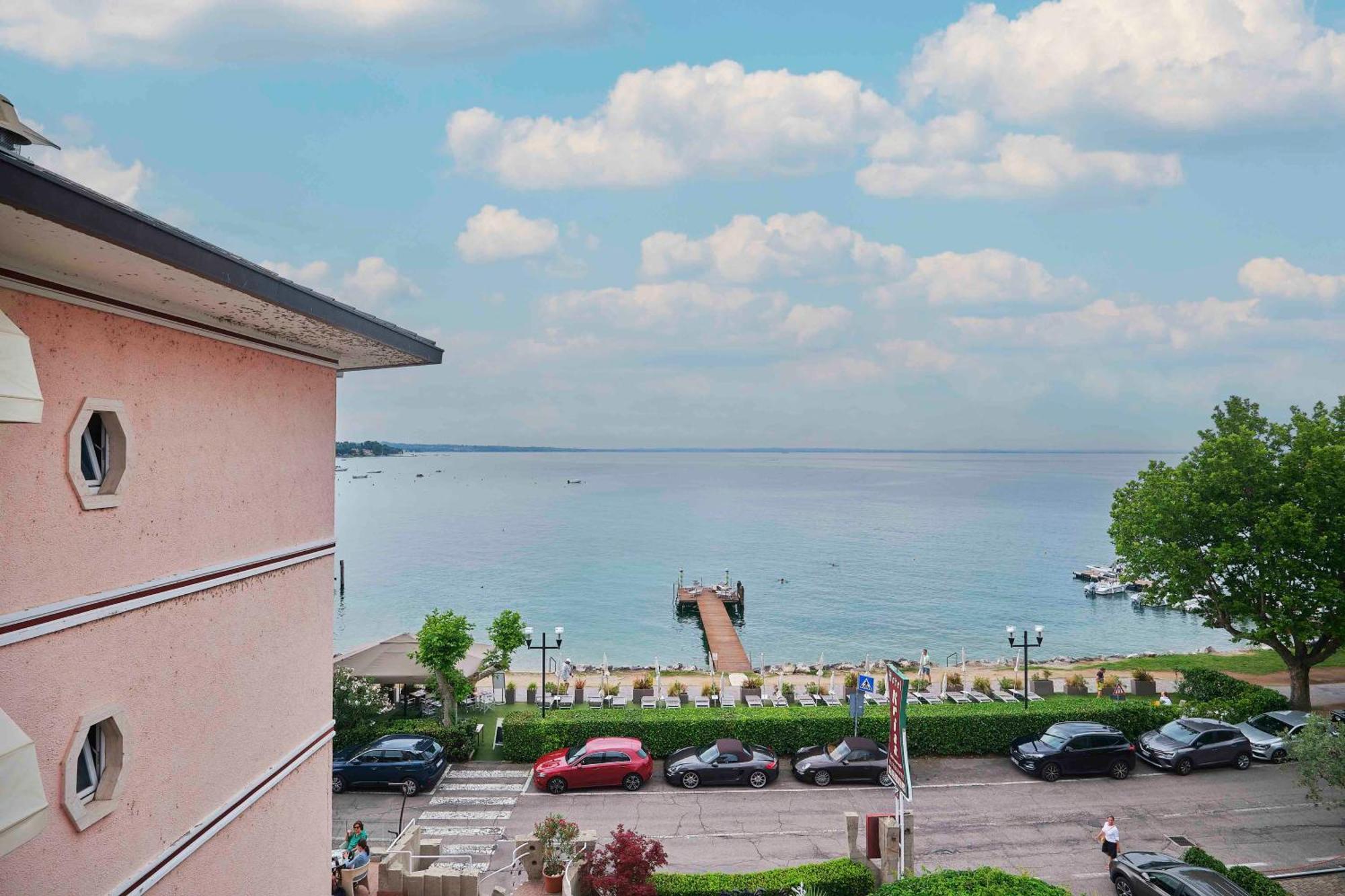 Kriss Internazionale Hotel Bardolino Exterior photo