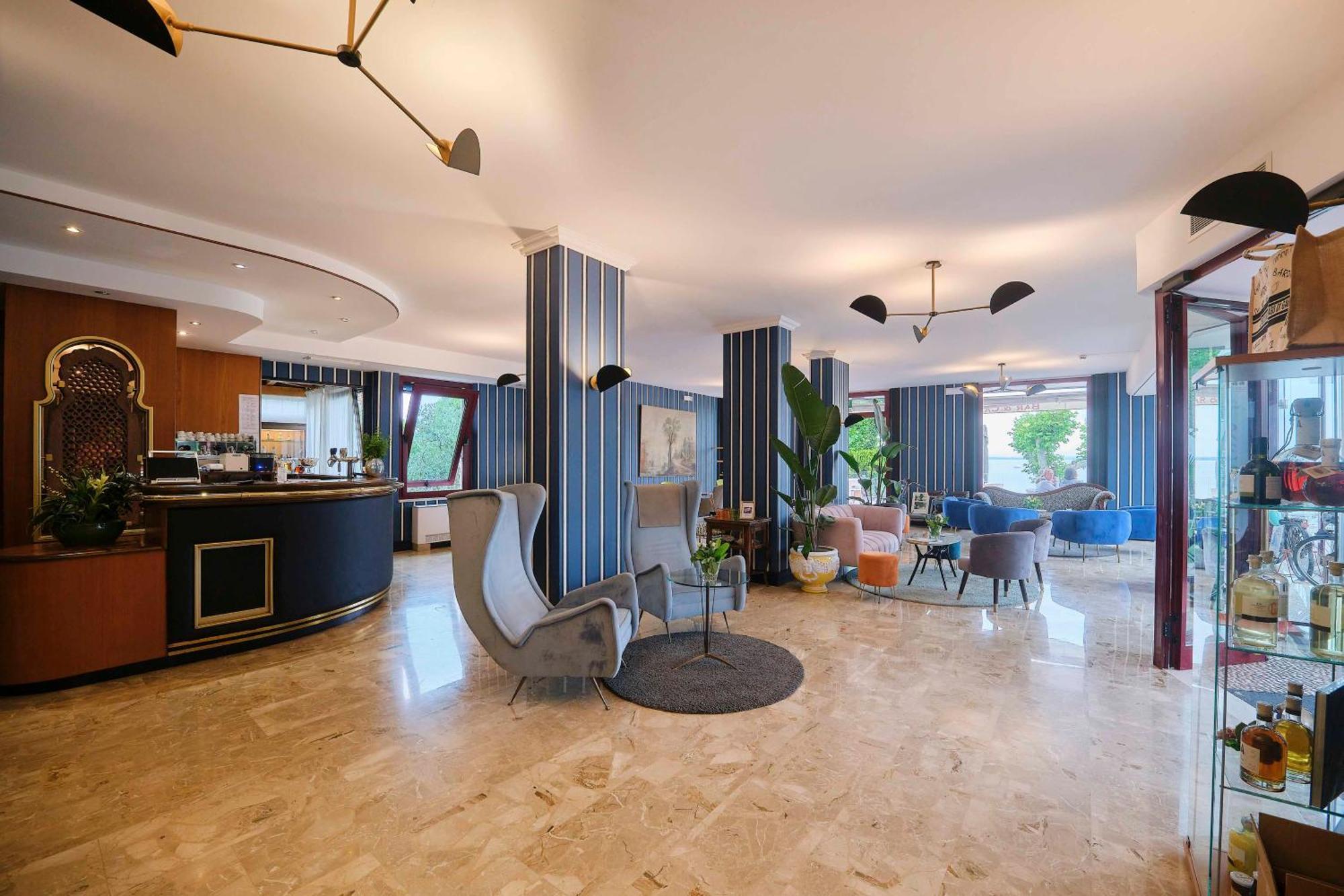 Kriss Internazionale Hotel Bardolino Exterior photo