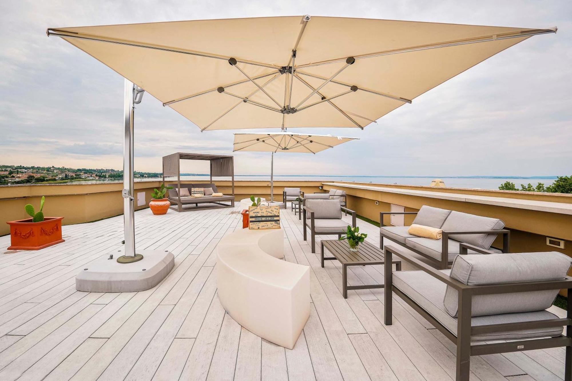 Kriss Internazionale Hotel Bardolino Exterior photo