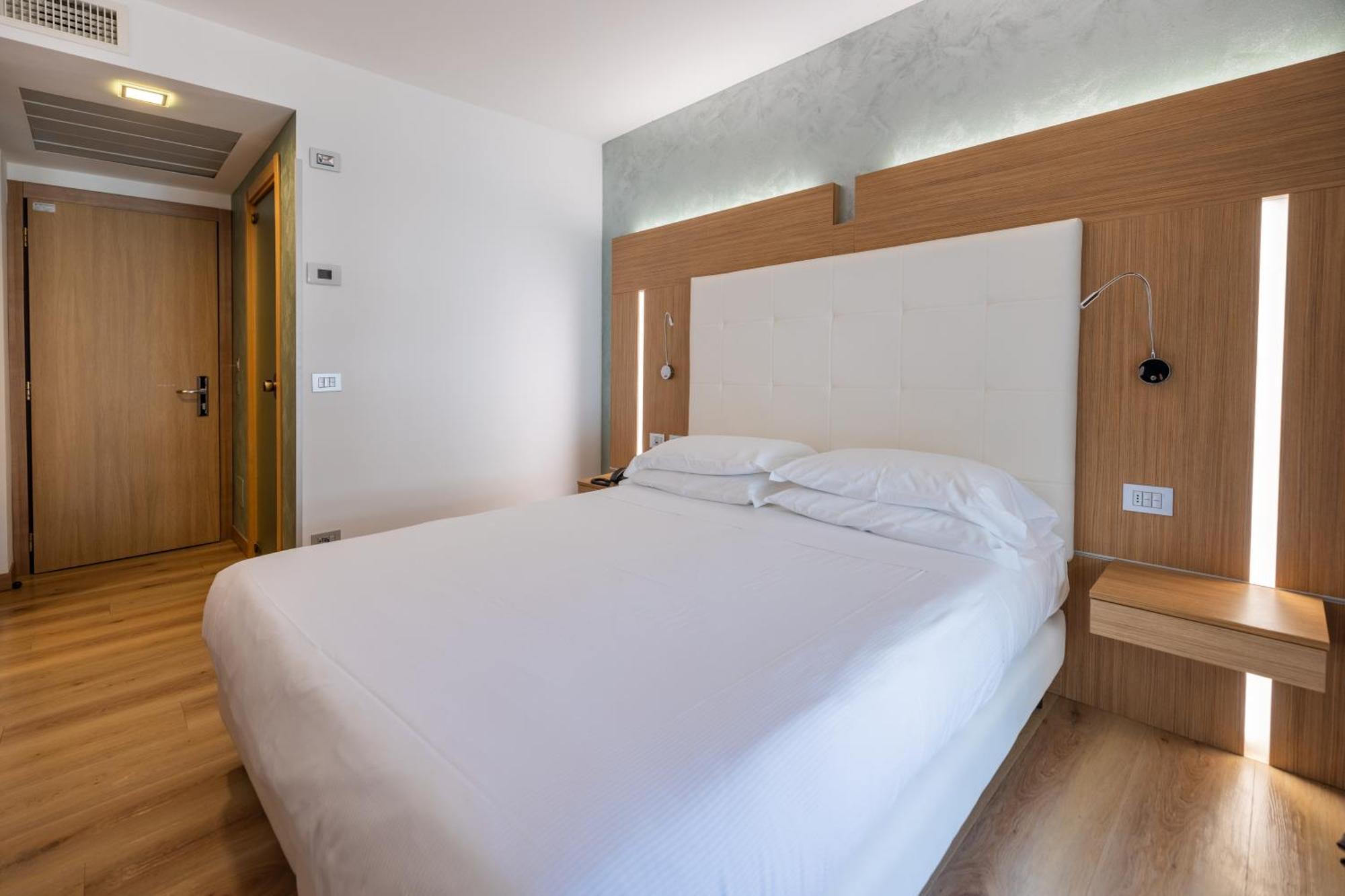 Kriss Internazionale Hotel Bardolino Exterior photo